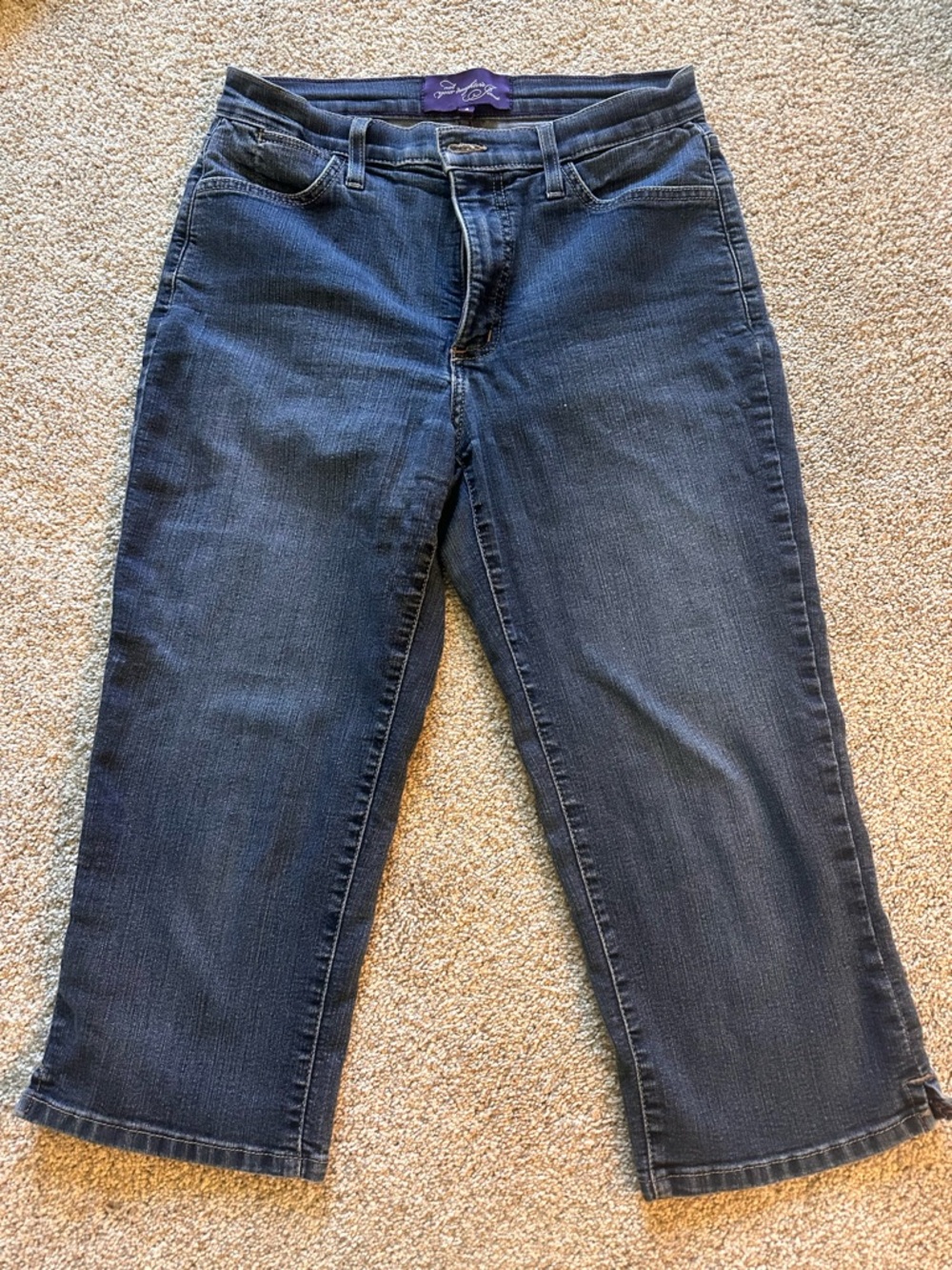 NYDJ Women's Medium Blue capri size 6 pocket detailing sequin bling